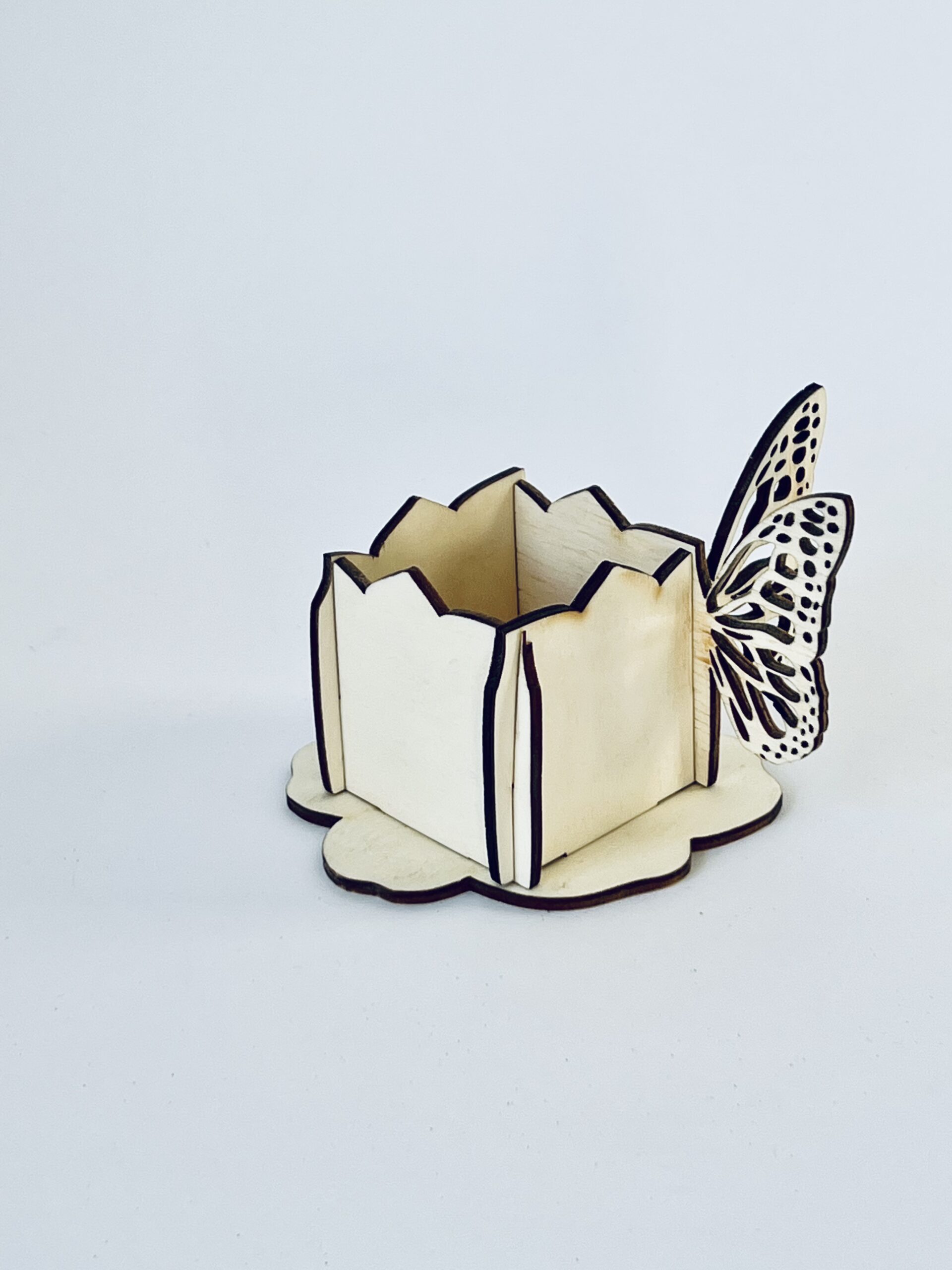 Cutie de lemn cu fluturaș - 10 x 10 cm - imagine 1