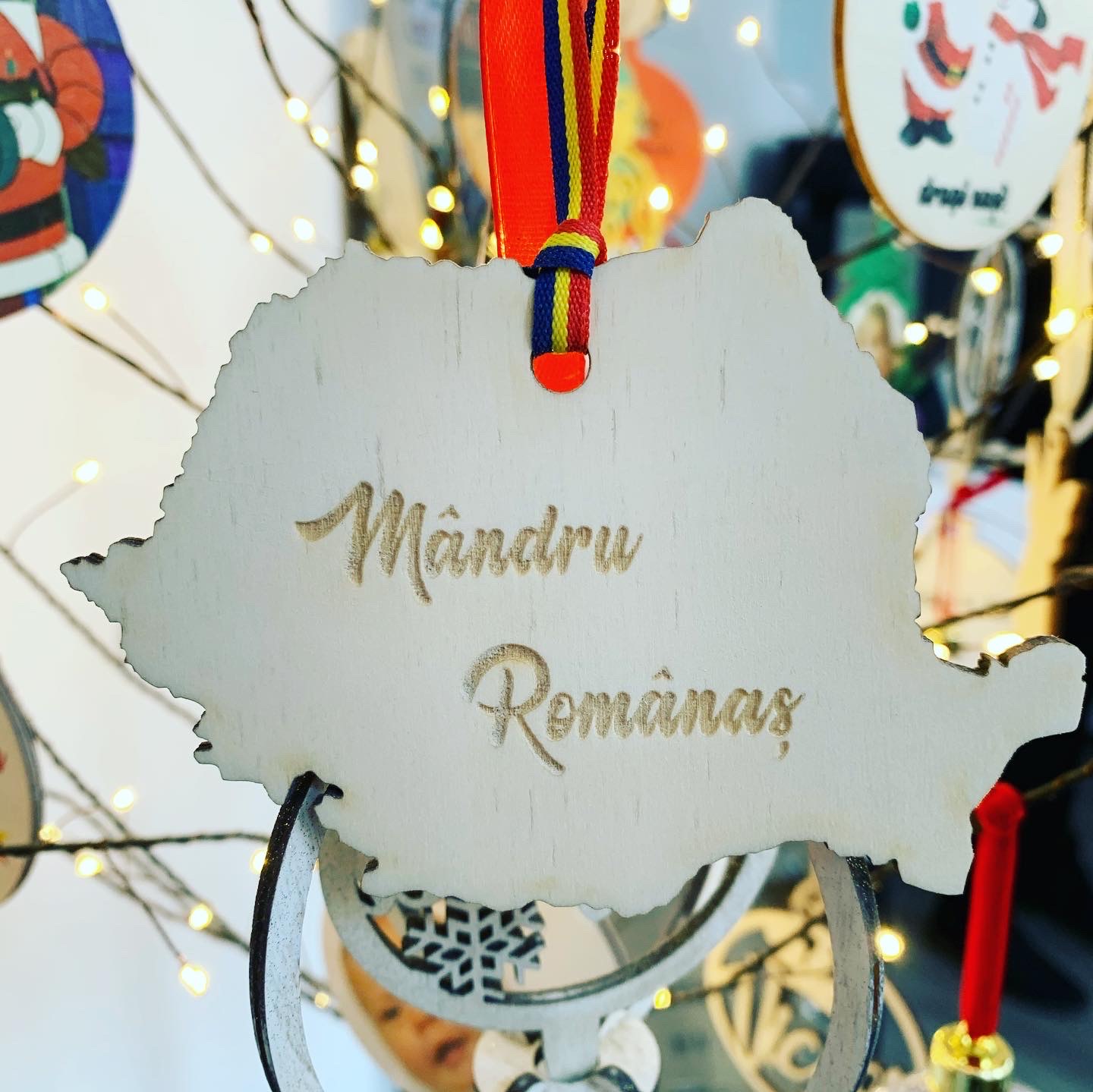 Decorațiune de lemn formă România