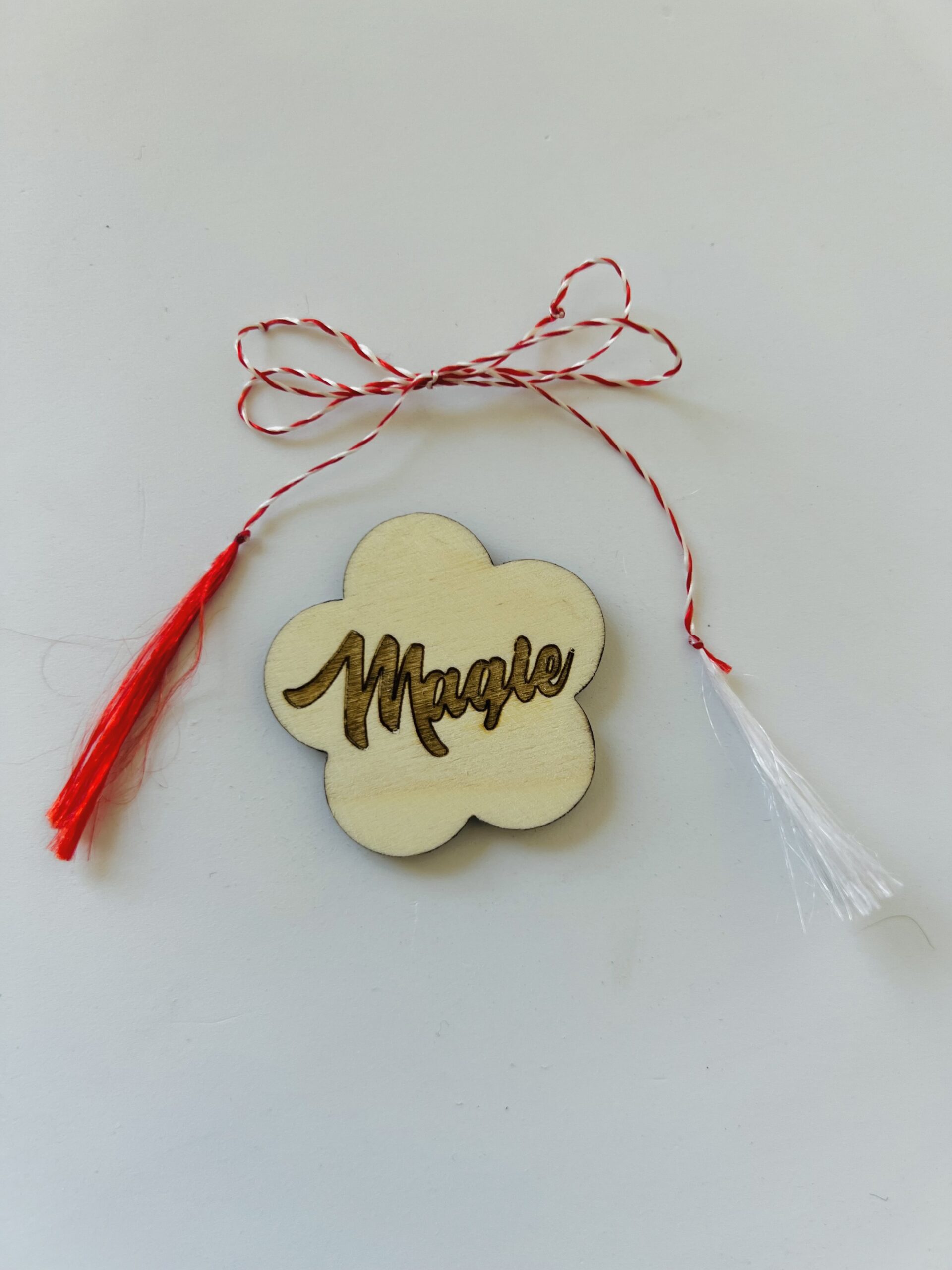 Mărțișor floare din lemn personalizat cu nume