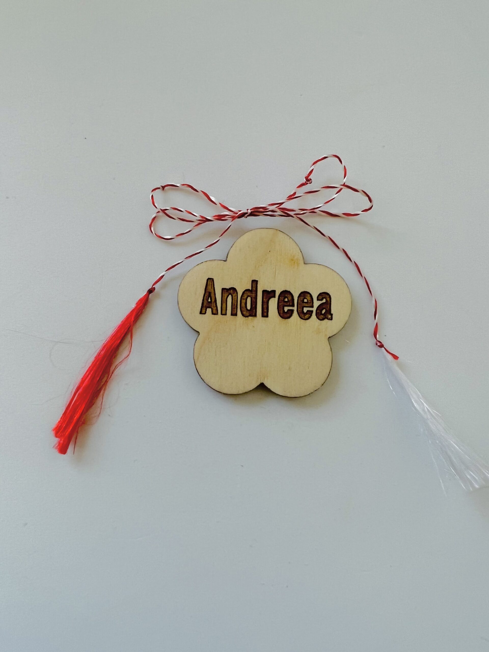 Mărțișor floare din lemn personalizat cu nume
